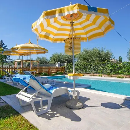 2 Bedroom Beautiful In Сasa de vacaciones *